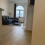 Fraichement Renove De 1 Et Sofa Bed En Plein Coeur De דירה לייז'