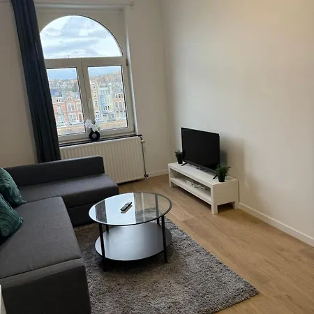 Fraichement Renove De 1 Et Sofa Bed En Plein Coeur De * Liege