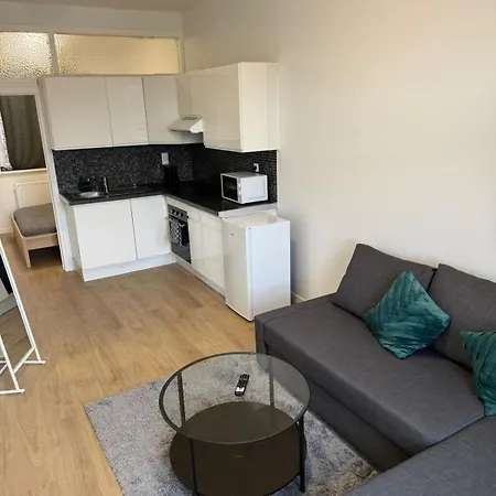 Fraichement Renove De 1 Et Sofa Bed En Plein Coeur De דירה *