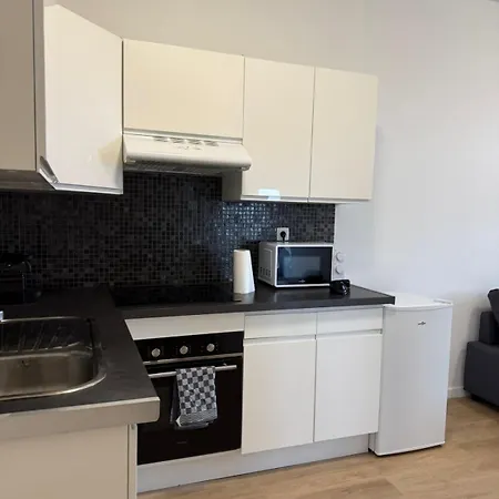 Fraichement Renove De 1 Et Sofa Bed En Plein Coeur De דירה *