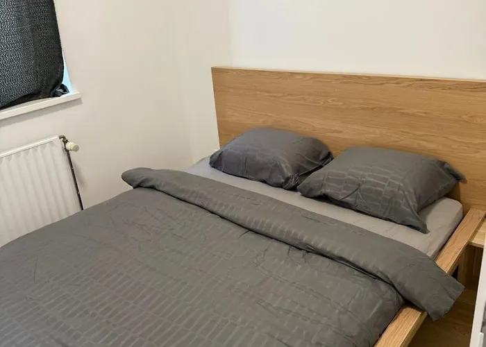 Fraichement Renove De 1 Et Sofa Bed En Plein Coeur De *